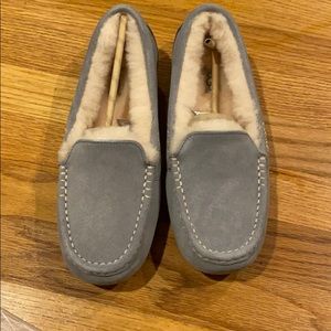Ugg Ansley Slipper size 9 never worn